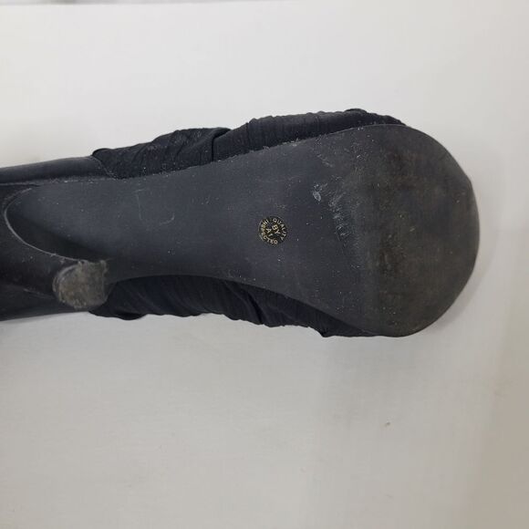 Jacqueline Ferrar Black Ruffle Zipper Back Stiletto Heels Size 7.5M - Picture 7 of 11